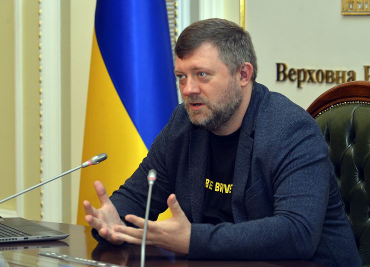 У День захисту дітей у Верховній Раді відбувся Всеукраїнський форум «Ми діти сильної країни -- України!», який було присвячено питанням захисту прав дітей України в умовах війни та привернення уваги міжнародної спільноти до умов безпеки дітей, їх навчання і розвитку.                              
Перший заступник Голови Верховної Ради України Олександр Корнієнко,  
Голова Комітету Верховної Ради з питань освіти, науки та інновацій Сергій Бабак, міністр освіти і науки України  Сергій Шкарлет 
