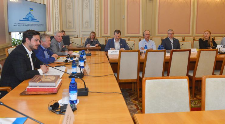Спільне засідання Комітету Верховної Ради України з питань економічного розвитку та Комітету з економіки Сейму Литовської Республіки. Дмитро Наталуха голова комітету з питань економічного розвитку, Казис Старкевічюс голова комітету економіки Сейму Литовської Республіки