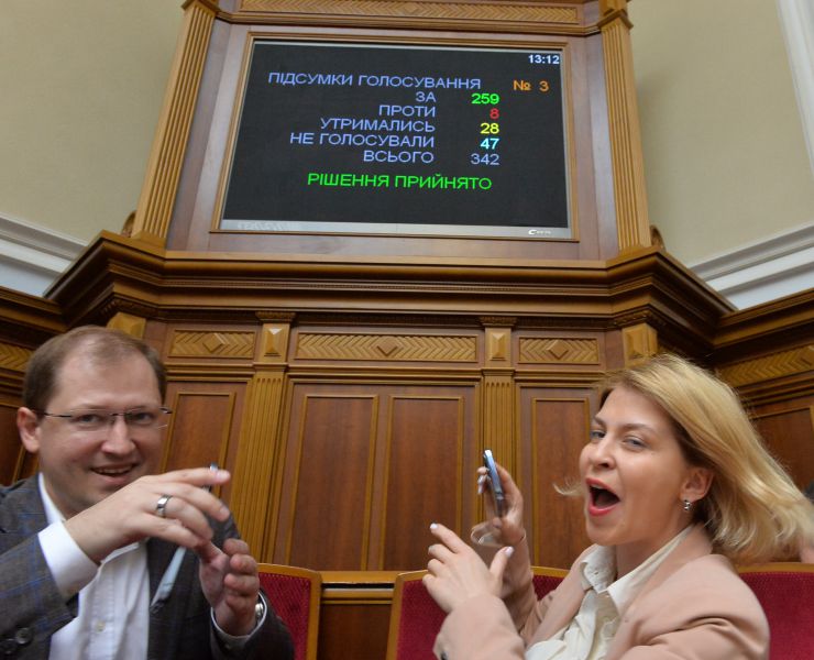 Пленарне засідання Верховної Ради України.

Верховна Рада підтримала ратифікацію Конвенції Ради Європи про запобігання насильству стосовно жінок і домашньому насильству та боротьбу із цими явищами, більш відомої як Стамбульська конвенція.
О. Стефанішина – віце-прем’єр
