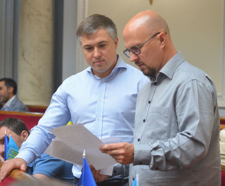 Пленарне засідання Верховної Ради України. Олександр Сухов Сергій Вельможний 