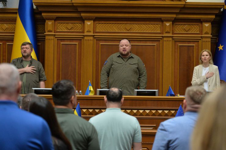 Пленарне засідання Верховної Ради України.

ВР України обрала Генерального прокурора. Ним став Андрій Костін.

ВР України обрала суддю Конституційного суду. Нею стала Ольга Совгиря.
