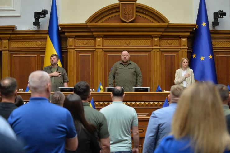 Пленарне засідання Верховної Ради України.

ВР України обрала Генерального прокурора. Ним став Андрій Костін.

ВР України обрала суддю Конституційного суду. Нею стала Ольга Совгиря.
