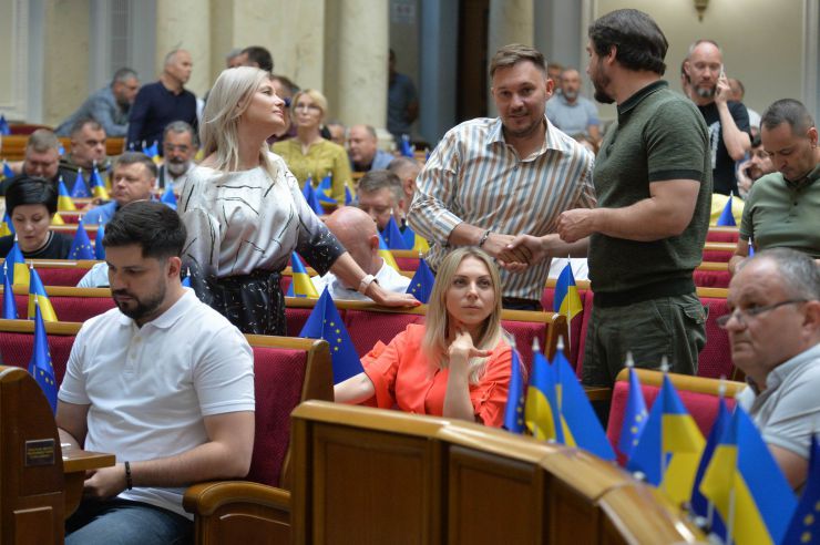 Пленарне засідання Верховної Ради України.

ВР України обрала Генерального прокурора. Ним став Андрій Костін.

ВР України обрала суддю Конституційного суду. Нею стала Ольга Совгиря.
