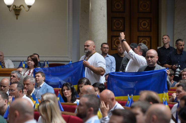 Пленарне засідання Верховної Ради України. В Україну 28 липня з офіційним візитом прибув президент Литви Гітанас Науседа. У ході свого візиту він зустрівся з главою нашої країни Володимиром Зеленським та вручив йому орден Вітовта Великого, а також виступив у Верховній Раді.
Онлайн звернулася до нардепів голова Європейського парламенту Роберта Мецола. 