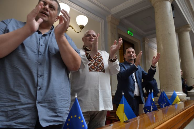 Пленарне засідання Верховної Ради України. В Україну 28 липня з офіційним візитом прибув президент Литви Гітанас Науседа. У ході свого візиту він зустрівся з главою нашої країни Володимиром Зеленським та вручив йому орден Вітовта Великого, а також виступив у Верховній Раді.
Онлайн звернулася до нардепів голова Європейського парламенту Роберта Мецола. 