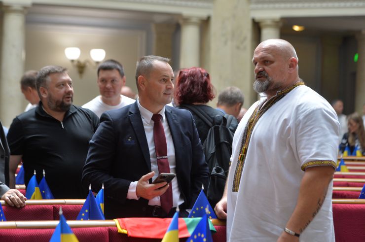 Пленарне засідання Верховної Ради України. В Україну 28 липня з офіційним візитом прибув президент Литви Гітанас Науседа. У ході свого візиту він зустрівся з главою нашої країни Володимиром Зеленським та вручив йому орден Вітовта Великого, а також виступив у Верховній Раді.
Онлайн звернулася до нардепів голова Європейського парламенту Роберта Мецола. 