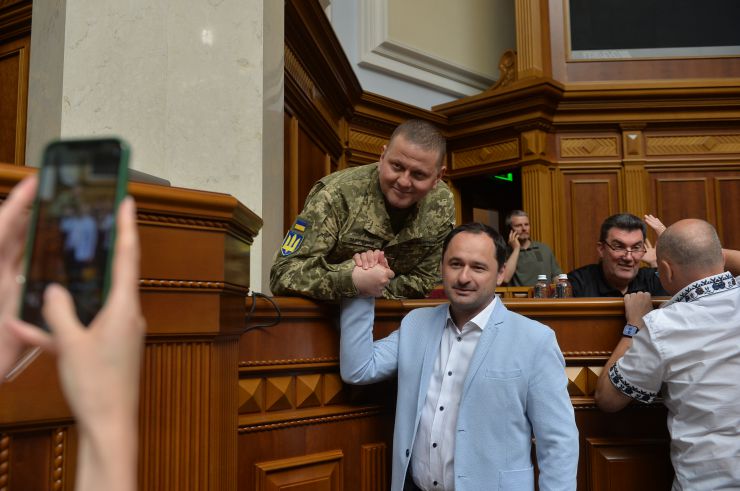 Пленарне засідання Верховної Ради України. В Україну 28 липня з офіційним візитом прибув президент Литви Гітанас Науседа. У ході свого візиту він зустрівся з главою нашої країни Володимиром Зеленським та вручив йому орден Вітовта Великого, а також виступив у Верховній Раді.
Онлайн звернулася до нардепів голова Європейського парламенту Роберта Мецола. 