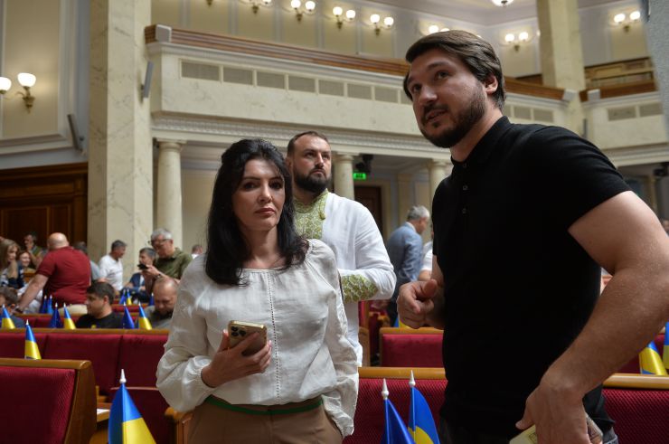 Пленарне засідання Верховної Ради України. В Україну 28 липня з офіційним візитом прибув президент Литви Гітанас Науседа. У ході свого візиту він зустрівся з главою нашої країни Володимиром Зеленським та вручив йому орден Вітовта Великого, а також виступив у Верховній Раді.
Онлайн звернулася до нардепів голова Європейського парламенту Роберта Мецола. 