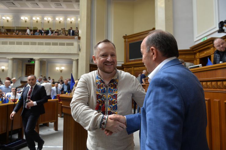 Пленарне засідання Верховної Ради України. В Україну 28 липня з офіційним візитом прибув президент Литви Гітанас Науседа. У ході свого візиту він зустрівся з главою нашої країни Володимиром Зеленським та вручив йому орден Вітовта Великого, а також виступив у Верховній Раді.
Онлайн звернулася до нардепів голова Європейського парламенту Роберта Мецола. 