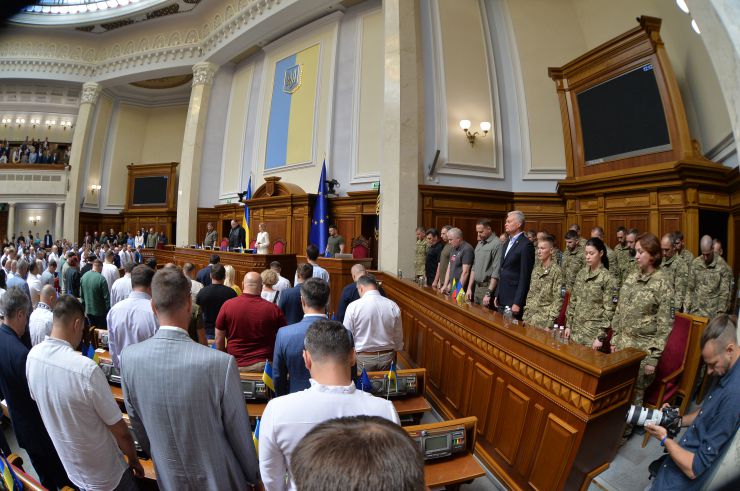Пленарне засідання Верховної Ради України. В Україну 28 липня з офіційним візитом прибув президент Литви Гітанас Науседа. У ході свого візиту він зустрівся з главою нашої країни Володимиром Зеленським та вручив йому орден Вітовта Великого, а також виступив у Верховній Раді.
Онлайн звернулася до нардепів голова Європейського парламенту Роберта Мецола. 