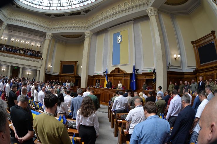 Пленарне засідання Верховної Ради України. В Україну 28 липня з офіційним візитом прибув президент Литви Гітанас Науседа. У ході свого візиту він зустрівся з главою нашої країни Володимиром Зеленським та вручив йому орден Вітовта Великого, а також виступив у Верховній Раді.
Онлайн звернулася до нардепів голова Європейського парламенту Роберта Мецола. 