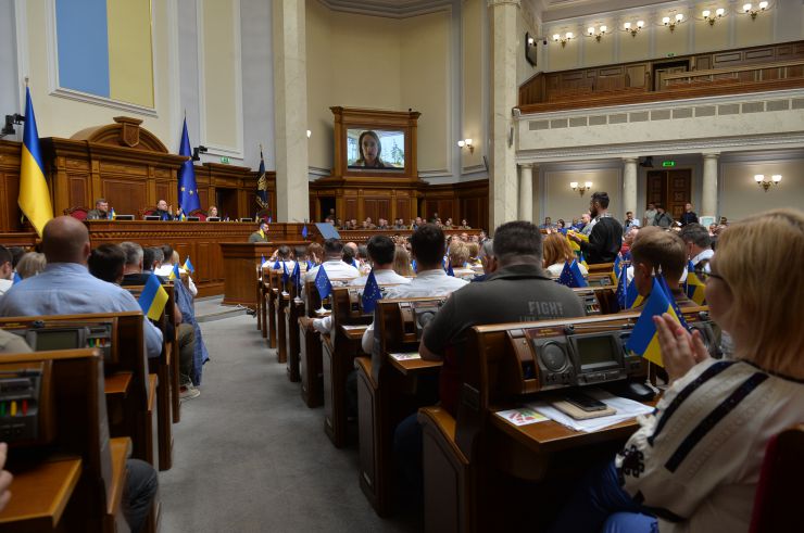Пленарне засідання Верховної Ради України. В Україну 28 липня з офіційним візитом прибув президент Литви Гітанас Науседа. У ході свого візиту він зустрівся з главою нашої країни Володимиром Зеленським та вручив йому орден Вітовта Великого, а також виступив у Верховній Раді.
Онлайн звернулася до нардепів голова Європейського парламенту Роберта Мецола. 