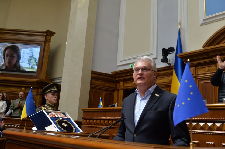 Пленарне засідання Верховної Ради України. В Україну 28 липня з офіційним візитом прибув президент Литви Гітанас Науседа. У ході свого візиту він зустрівся з главою нашої країни Володимиром Зеленським та вручив йому орден Вітовта Великого, а також виступив у Верховній Раді.
Онлайн звернулася до нардепів голова Європейського парламенту Роберта Мецола. 