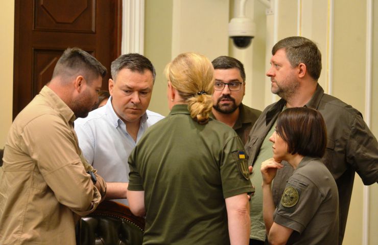Перший заступник Голови Верховної Ради України Олександр Корнієнко у День пам’яті загиблих захисників України разом із представниками профільних комітетів Верховна Рада України, Офісу Президента України, Міністерств та відомств провів зустріч з членами родин полеглих військових.