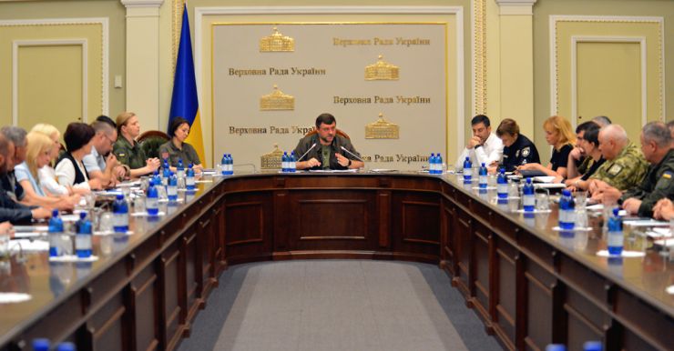Перший заступник Голови Верховної Ради України Олександр Корнієнко у День пам’яті загиблих захисників України разом із представниками профільних комітетів Верховна Рада України, Офісу Президента України, Міністерств та відомств провів зустріч з членами родин полеглих військових.