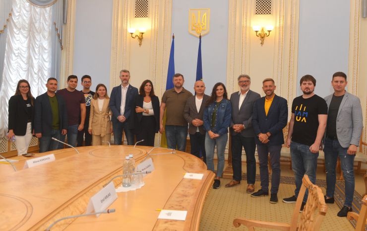 Перший заступник Голови Верховної Ради України Олександр Корнієнко зустрівся із делегацією  представників партії «Альянс лібералів і демократів за Європу» (ALDE)».

На початку зустрічі Олександр Корнієнко висловив вдячність європейським колегам за візит до Києва та за допомогу їхніх країн
