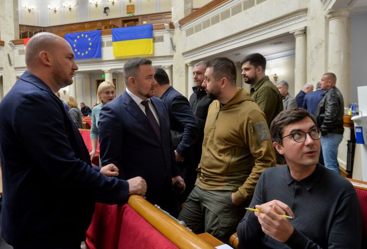 
Пленарне засідання Верховної Ради України.

Верховна Рада України на пленарному засіданні 18 жовтня прийняла 11 Законів, 6 законопроектів і 6 постанов.
В цілому прийнято Закони:
 - про вихід України з Конвенції про транснаціональні корпорації, №0148;
 - про приєднання України до Конвенції про екстрадицію, №0158;
 - про внесення змін до Закону України 
