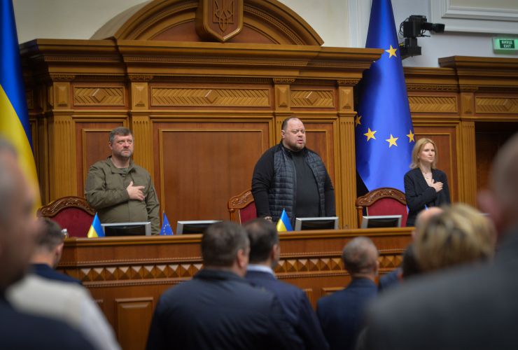 
Пленарне засідання Верховної Ради України.

Верховна Рада України на пленарному засіданні 18 жовтня прийняла 11 Законів, 6 законопроектів і 6 постанов.
В цілому прийнято Закони:
 - про вихід України з Конвенції про транснаціональні корпорації, №0148;
 - про приєднання України до Конвенції про екстрадицію, №0158;
 - про внесення змін до Закону України 