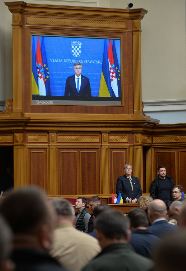 
Пленарне засідання Верховної Ради України.

Верховна Рада України на пленарному засіданні 18 жовтня прийняла 11 Законів, 6 законопроектів і 6 постанов.
В цілому прийнято Закони:
 - про вихід України з Конвенції про транснаціональні корпорації, №0148;
 - про приєднання України до Конвенції про екстрадицію, №0158;
 - про внесення змін до Закону України 
