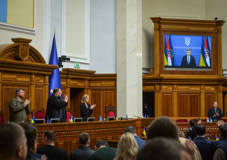 
Пленарне засідання Верховної Ради України.

Верховна Рада України на пленарному засіданні 18 жовтня прийняла 11 Законів, 6 законопроектів і 6 постанов.
В цілому прийнято Закони:
 - про вихід України з Конвенції про транснаціональні корпорації, №0148;
 - про приєднання України до Конвенції про екстрадицію, №0158;
 - про внесення змін до Закону України 