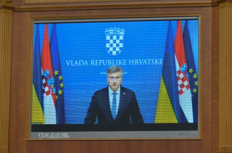 
Пленарне засідання Верховної Ради України.

Верховна Рада України на пленарному засіданні 18 жовтня прийняла 11 Законів, 6 законопроектів і 6 постанов.
В цілому прийнято Закони:
 - про вихід України з Конвенції про транснаціональні корпорації, №0148;
 - про приєднання України до Конвенції про екстрадицію, №0158;
 - про внесення змін до Закону України 