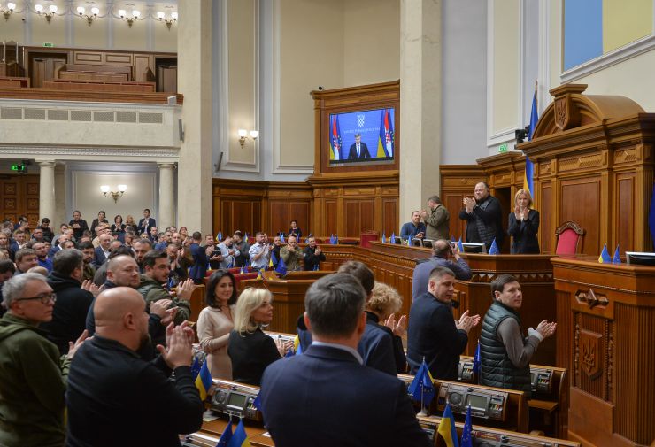 
Пленарне засідання Верховної Ради України.

Верховна Рада України на пленарному засіданні 18 жовтня прийняла 11 Законів, 6 законопроектів і 6 постанов.
В цілому прийнято Закони:
 - про вихід України з Конвенції про транснаціональні корпорації, №0148;
 - про приєднання України до Конвенції про екстрадицію, №0158;
 - про внесення змін до Закону України 