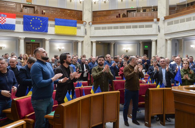 
Пленарне засідання Верховної Ради України.

Верховна Рада України на пленарному засіданні 18 жовтня прийняла 11 Законів, 6 законопроектів і 6 постанов.
В цілому прийнято Закони:
 - про вихід України з Конвенції про транснаціональні корпорації, №0148;
 - про приєднання України до Конвенції про екстрадицію, №0158;
 - про внесення змін до Закону України 
