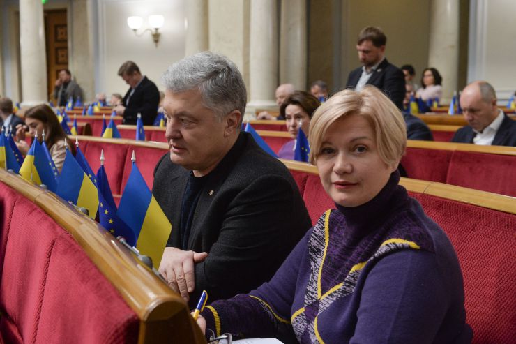 Пленарне засідання Верховної Ради України.

Верховна Рада ухвалила в цілому законопроєкт № 8008 щодо захисту фінансової системи України від дій держави, яка здійснює збройну агресію проти України. Документ підтримали 316 нардепів.

Згідно із законопроєктом, зокрема, передбачено:
- недопущення до керівництва та управління суб’єктами первинного фінансового моніторингу осіб, які є громадянами РФ;
- розширення переліку високоризикових клієнтів громадянами та юридичними особами, які є резидентами РФ, та/або діяльність, яких пов’язана з нею;
- встановлення обов’язку для суб’єктів первинного фінансового моніторингу звітувати в Держфінмоніторинг про порогові операції з суб’єктами, пов’язаними з РФ.
