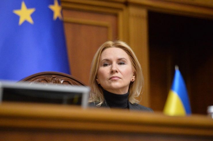 Голова Верховної Ради України Руслан Стефанчук, Перший заступний Голови Верховної Ради України Олександр Корнієнко, заступниця Голови Верховної Ради України Олена Кондратюк, Керівник  Апарату Верховної Ради України Вячеслав Штучний привітали працівників апарату з Новим Роком. Подякували за самовіддану працю у цей нелегкий воєнний час. Саме апарат демонстрував стабільну роботу, що забезпечувало прийняття народними депутати великий обсяг законодавчих документів, зокрема тих, що торують шлях у європейську спільному. Очільники парламенту побажали усім перемоги у наступному році,  родинного затишку, успіхів в роботі.