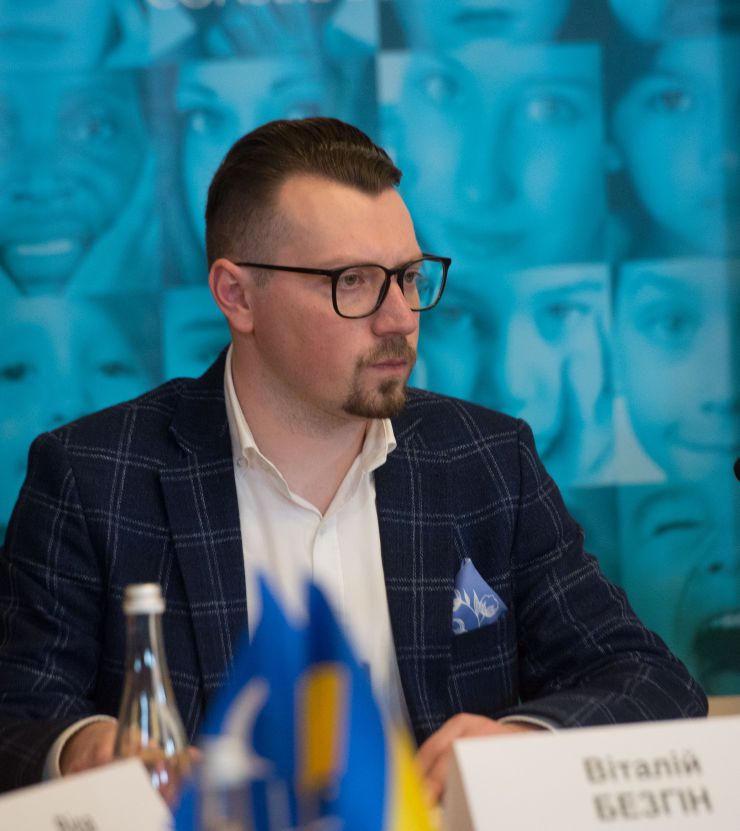 Перший заступник Голови Верховної Ради України Олександр Корнієнко взяв участь у круглому столі «Добре демократичне врядування в Україні: досягнення, виклики та шлях вперед у повоєнний період».
У межах заходу Україна та Рада Європи підписали Спільну декларацію щодо доброго демократичного врядування у частині місцевого самоврядування. «Це визначатиме впровадження наступних етапів реформи децентралізації», - зауважив Олександр Корнієнко.
До заходу також доєдналися народні депутати України: Голова Комітету організації державної влади, місцевого самоврядування, регіонального розвитку та містобудування Олена Шуляк, голова підкомітету з питань адміністративно-територіального устрою Комітету з питань організації державної влади, місцевого самоврядування, регіонального розвитку та містобудування Віталій Безгін, член Комітету з питань організації державної влади, місцевого самоврядування, регіонального розвитку та містобудування Андрій Клочко, голова підкомітету з питань виборів, референдумів та інших форм безпосередньої демократії Комітету з питань організації державної влади, місцевого самоврядування, регіонального розвитку та містобудування Аліна Загоруйко та голова підкомітету з питань адміністративних послуг та адміністративних процедур Комітету з питань організації державної влади, місцевого самоврядування, регіонального розвитку та містобудування Лариса Білозір.
Клаудіа Лучані
