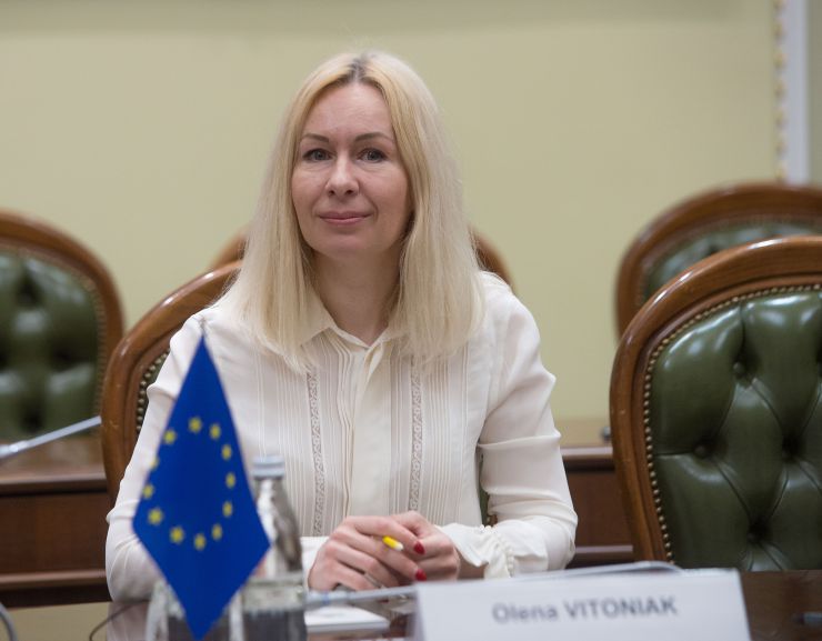 Перший заступник Голови Верховної Ради України Олександр Корнієнко провів робочу зустріч із Керівницею відділу з питань України Європейської служби зовнішньої діяльності Петрою Гомбаловою Кіслінгеровою.
Сторони обговорили нагальні питання взаємодії між Україною та Європейським Союзом.
Насамперед Перший віцеспікер висловив вдячність Раді міністрів закордонних справ, яку очолює Високий представник Євросоюзу Жозеп Боррель, за підтримку та позицію за Україну.
