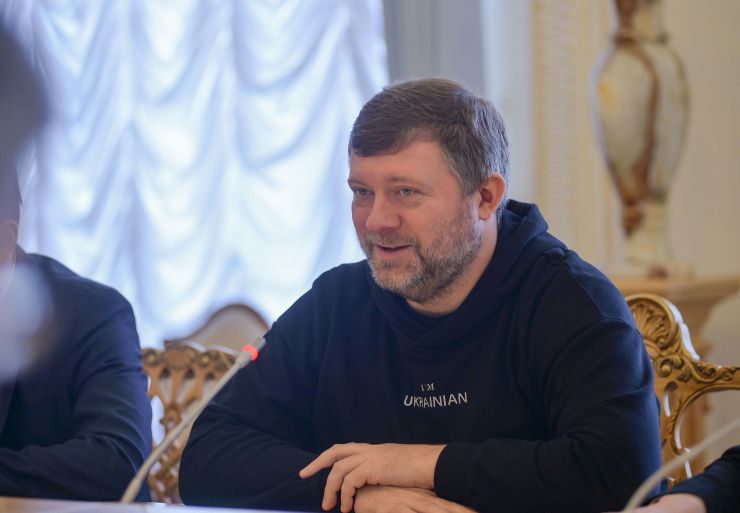 «Радий особисто привітати рішення Європейського Союзу продовжити підтримку України у просуванні реформи державного управління у межах діяльності другої фази Проекту EU4PAR 2», — наголосив Перший заступник Голови Верховної Ради України Олександр Корнієнко під час зустрічі з делегацією Представництва Євросоюзу в Україні.
У зустрічі також взяли участь народні депутати України: Голова Комітету організації державної влади, місцевого самоврядування, регіонального розвитку та містобудування Олена Шуляк, Голова підкомітету з питань адміністративно-територіального устрою Комітету організації державної влади, місцевого самоврядування, регіонального розвитку та містобудування Віталій Безгін, співголова Міжфракційного депутатського об’єднання «За ефективну публічну (державну) службу та впровадження стандартів ЄС та OECD» Павло Фролов та Голова підкомітету з питань адміністративних послуг та адміністративних процедур Комітету організації державної влади, місцевого самоврядування, регіонального розвитку та містобудування Лариса Білозір.
