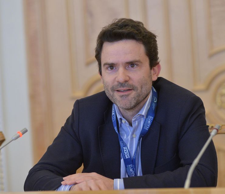 «Радий особисто привітати рішення Європейського Союзу продовжити підтримку України у просуванні реформи державного управління у межах діяльності другої фази Проекту EU4PAR 2», — наголосив Перший заступник Голови Верховної Ради України Олександр Корнієнко під час зустрічі з делегацією Представництва Євросоюзу в Україні.
У зустрічі також взяли участь народні депутати України: Голова Комітету організації державної влади, місцевого самоврядування, регіонального розвитку та містобудування Олена Шуляк, Голова підкомітету з питань адміністративно-територіального устрою Комітету організації державної влади, місцевого самоврядування, регіонального розвитку та містобудування Віталій Безгін, співголова Міжфракційного депутатського об’єднання «За ефективну публічну (державну) службу та впровадження стандартів ЄС та OECD» Павло Фролов та Голова підкомітету з питань адміністративних послуг та адміністративних процедур Комітету організації державної влади, місцевого самоврядування, регіонального розвитку та містобудування Лариса Білозір.
