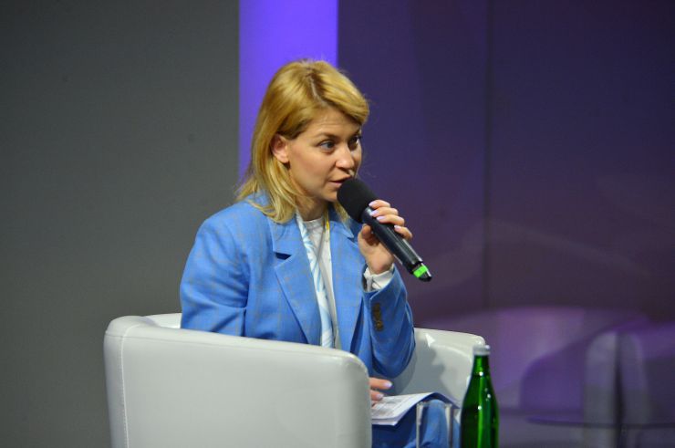 Спеціальна подія Українського Жіночого Конгресу, присвячена дієвій участі жінок у процесах безпеки та оборони, досвіду українських жінок під час повномасштабної війни та розвитку ветеранського руху в Україні. Серед учасниць: віцеспікерка парламенту та співзасновниця Українського жіночого конгресу Олена Кондратюк, віцепрем’єрка Ольга Стефанішина, міністерка у справах ветеранів Юлія Лапутіна, заступниці міністра оборони Ганна Маляр та міністра внутрішніх справ Інна Ящук, народна депутатка та співзасновниця Українського жіночого конгресу Марія Іонова, народна депутатката засновниця ініціативи «Arm Women Now» Ірина Никорак, голова Місії України при НАТО Наталія Галібаренко. Також під час події очікують виступи іноземних гостей - високопосадовців із НАТО та ЄС: спеціальної представниці Генерального секретаря НАТО з питань Жінки, Мир та Безпека Ірен Феллін та амбасадорки ЄС із гендерних питань та різноманітності Стелли Роннер-Грубачич. Головні теми дискусії - впровадження стандартів НАТО та дієва участь жінок у секторі безпеки та оборони, досвід проживання викликів війни українськими жінками. Учасники дискусії обговорять також майбутнє жіночого ветеранського руху, які проблеми вже потребують вирішення, та який досвід може стати в нагоді світовій спільноті.
