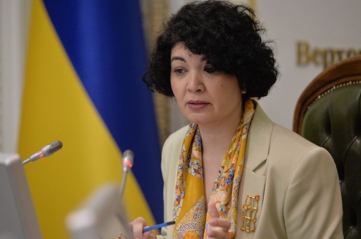 У парламенті за участі Першого заступника Голови Верховної Ради України Олександра Корнієнка відбулась презентація стратегії першочергових кроків держави після деокупації Автономної Республіки Крим та м. Севастополя.
Представляючи стратегію, Постійна представниця Президента в АР Крим Таміла Ташева зауважила, що документ наразі складається з блоків питань.
Свої зауваження та пропозиції змогли запропонувати й народні депутати. Зокрема, голова Комітету з питань правоохоронної діяльності Сергій Іонушас повідомив, що нині при комітеті працює робоча група, яка досліджує питання кримінальної відповідальності за колабораціонізм.
