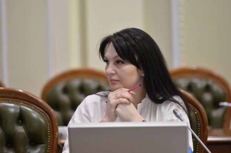 У парламенті за участі Першого заступника Голови Верховної Ради України Олександра Корнієнка відбулась презентація стратегії першочергових кроків держави після деокупації Автономної Республіки Крим та м. Севастополя.
Представляючи стратегію, Постійна представниця Президента в АР Крим Таміла Ташева зауважила, що документ наразі складається з блоків питань.
Свої зауваження та пропозиції змогли запропонувати й народні депутати. Зокрема, голова Комітету з питань правоохоронної діяльності Сергій Іонушас повідомив, що нині при комітеті працює робоча група, яка досліджує питання кримінальної відповідальності за колабораціонізм.
