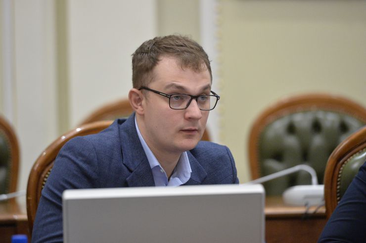 У парламенті за участі Першого заступника Голови Верховної Ради України Олександра Корнієнка відбулась презентація стратегії першочергових кроків держави після деокупації Автономної Республіки Крим та м. Севастополя.
Представляючи стратегію, Постійна представниця Президента в АР Крим Таміла Ташева зауважила, що документ наразі складається з блоків питань.
Свої зауваження та пропозиції змогли запропонувати й народні депутати. Зокрема, голова Комітету з питань правоохоронної діяльності Сергій Іонушас повідомив, що нині при комітеті працює робоча група, яка досліджує питання кримінальної відповідальності за колабораціонізм.
