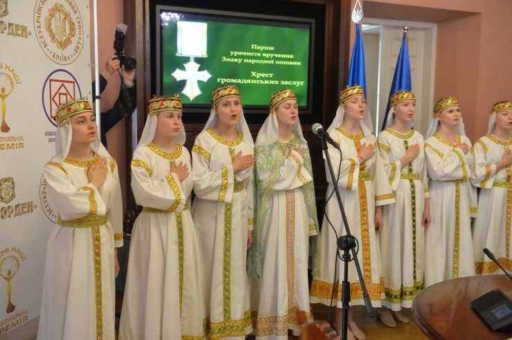 Вручення нагороди «Хрест громадянських заслуг».