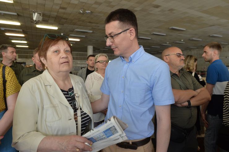 У вестибюлі станції Київського метрополітену 
