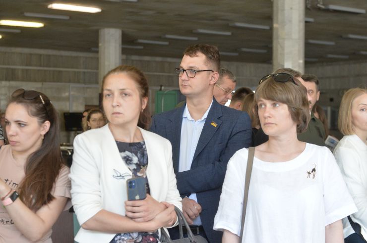 У вестибюлі станції Київського метрополітену 