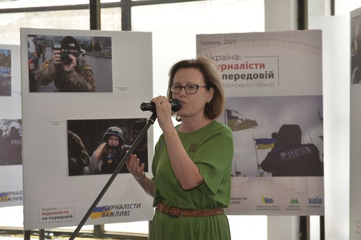 У вестибюлі станції Київського метрополітену 