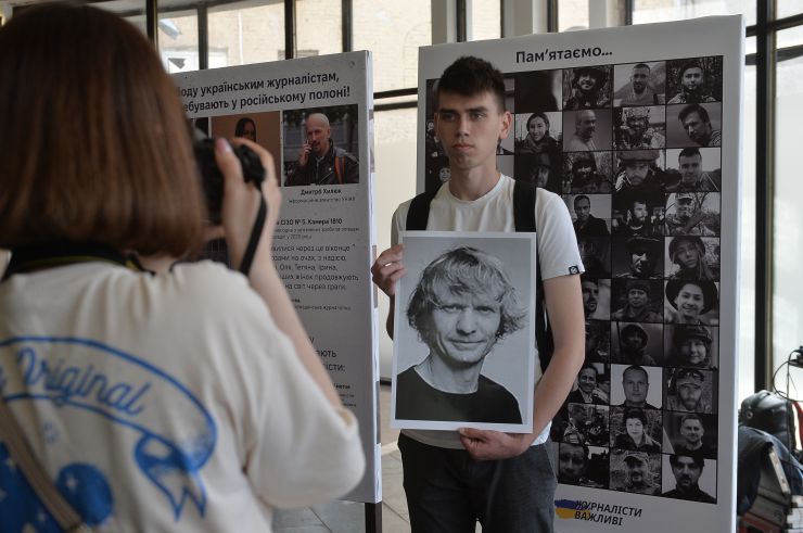 У вестибюлі станції Київського метрополітену 