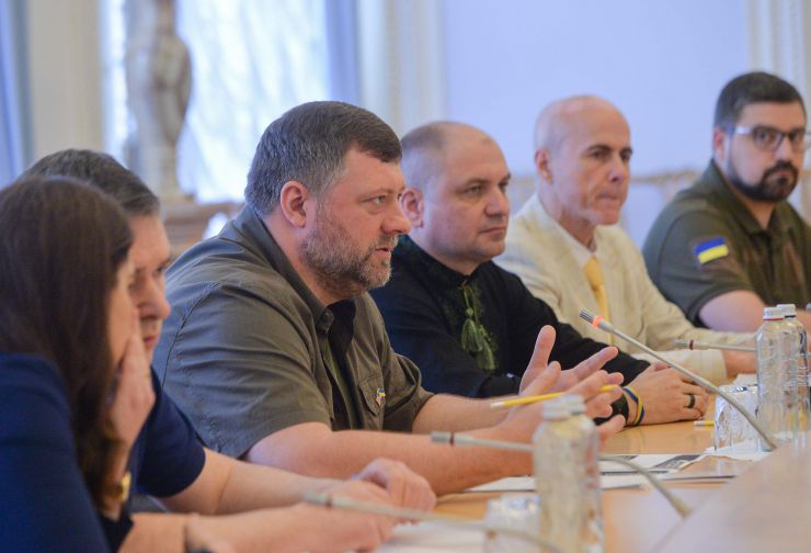 Перший заступник Голови Верховної Ради України Олександр Корнієнко провів робочу зустріч із делегацією Оборонно-промислової коаліції Аризони (AZDIC) на чолі з її Президентом Ліннді Сміт та представником законодавчих зборів штату Аризона Девідом Куком