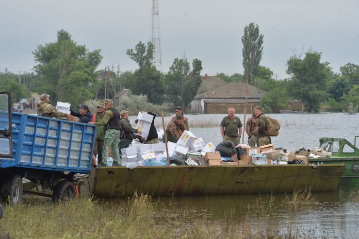 Як повідомляє місцева влада, станом на 14 червня 2023 року рівень води в річці Інгулець у Снігурівській громаді Миколаївської області впав на 2 м 78 см, але село Афанасіївка досі у водяному полоні. Відновлюється електропостачання, продовжується доставка продуктів харчування, питної води та засобів гігієни до підтоплених населенних пунктів, люди повертаються додому. Там, де рівень води знизився, відповідні комісії розпочинають роботу з фіксації завданої шкоди. А на початку підтоплення загалом з села Афанасіївка рятувальниками евакуювали 75 дорослих та дітей. Також військові допомагали вивозити й корів.