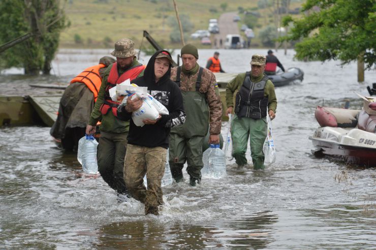 Як повідомляє місцева влада, станом на 14 червня 2023 року рівень води в річці Інгулець у Снігурівській громаді Миколаївської області впав на 2 м 78 см, але село Афанасіївка досі у водяному полоні. Відновлюється електропостачання, продовжується доставка продуктів харчування, питної води та засобів гігієни до підтоплених населенних пунктів, люди повертаються додому. Там, де рівень води знизився, відповідні комісії розпочинають роботу з фіксації завданої шкоди. А на початку підтоплення загалом з села Афанасіївка рятувальниками евакуювали 75 дорослих та дітей. Також військові допомагали вивозити й корів.