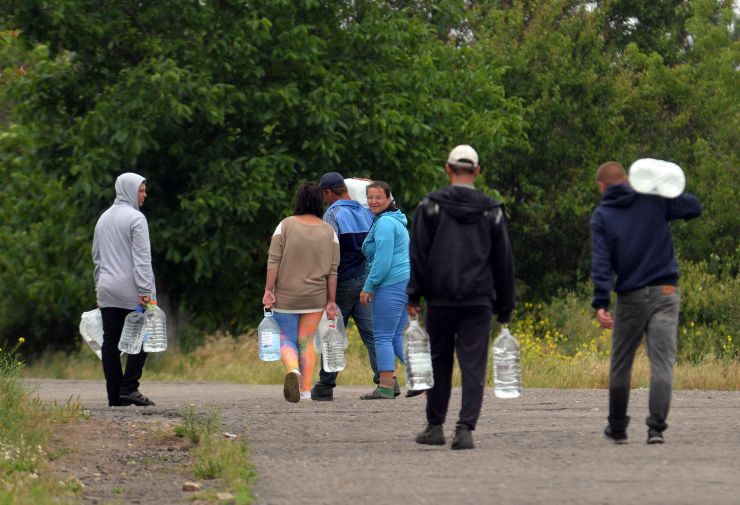Як повідомляє місцева влада, станом на 14 червня 2023 року рівень води в річці Інгулець у Снігурівській громаді Миколаївської області впав на 2 м 78 см, але село Афанасіївка досі у водяному полоні. Відновлюється електропостачання, продовжується доставка продуктів харчування, питної води та засобів гігієни до підтоплених населенних пунктів, люди повертаються додому. Там, де рівень води знизився, відповідні комісії розпочинають роботу з фіксації завданої шкоди. А на початку підтоплення загалом з села Афанасіївка рятувальниками евакуювали 75 дорослих та дітей. Також військові допомагали вивозити й корів.