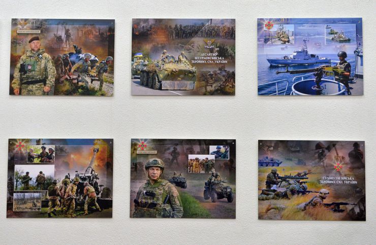 Сьогодні в Укрінформі відкрили фотовиставку «Збройні Сили України». Подія відбувається в межах загальнонаціонального проєкту «Нескорена Нація. Національно-визвольна війна України проти Росії (2013–2023)».На виставці представлені 36 фотоколажів, що представляють усі підрозділи Збройних Сил України (Сухопутні війська, Повітряні Сили, Військово-Морські Сили, Десантно-штурмові війська, Сили спеціальних операцій, Сили територіальної оборони). Відвідувачі можуть побачити зброю Перемоги, а також фото Президента України, Верховного Головнокомандувача ЗСУ Володимира Зеленського, Головнокомандувача ЗСУ Валерія Залужного, всіх командувачів підрозділів ЗСУ та архівні світлини, починаючи від Євромайдану і Революції Гідності, коли, на переконання авторів проєкту, розпочинався сучасний етап російсько-українського протистояння.«Збройні Сили України» — це четверта фотоекспозиція у стінах Укрінформу. Раніше в межах проєкту «Нескорена Нація. Національно-визвольна війна України проти Росії (2013–2023)» були представлені теми: «Воїни світла», «Незламна Україна» та «росія — держава-терорист». Уже до Дня захисників і захисниць України планується видання першої частини однойменного фотолітопису, який включатиме матеріали цих фотовиставок.