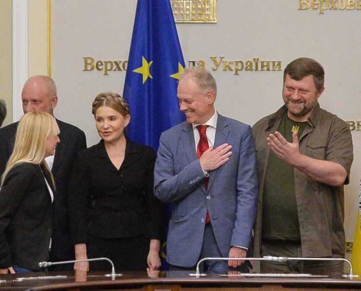 Перший заступник Голови Верховної Ради України Олександр Корнієнко провів зустріч із Генеральним директором з питань сусідства та переговорів Європейської Комісії Гертом Яном Коопманом та Головою Представництва ЄС в Україні Матті Маасікасом. Зустріч відбулася за  участі керівників та представників депутатських фракцій і груп Парламенту.
Головним питанням розмови  стало виконання Україною, зокрема Верховною Радою України, рекомендацій Європейської Комісії  та обговорення наступних кроків з виконання кожної із них.
