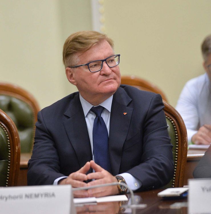 Перший заступник Голови Верховної Ради України Олександр Корнієнко провів зустріч із Генеральним директором з питань сусідства та переговорів Європейської Комісії Гертом Яном Коопманом та Головою Представництва ЄС в Україні Матті Маасікасом. Зустріч відбулася за  участі керівників та представників депутатських фракцій і груп Парламенту.
Головним питанням розмови  стало виконання Україною, зокрема Верховною Радою України, рекомендацій Європейської Комісії  та обговорення наступних кроків з виконання кожної із них.
