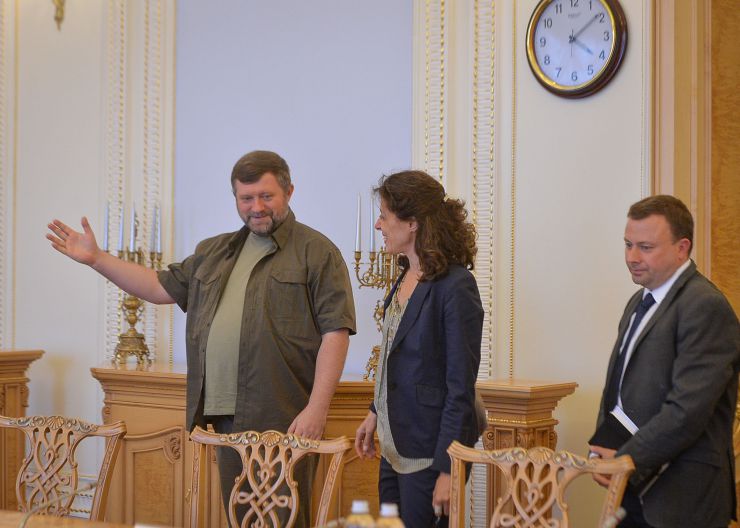 Перший заступник Голови  Верховної Ради України Олександр Корнієнко зустрівся сьогодні у  Парламенті з Головою українського офісу Організації економічного співробітництва та розвитку (OECD) Розарією Пуглісі та її заступником Міхалем Фаленчиком.
Участь у зустрічі також взяв народний депутат, голова підкомітету з питань адміністративно-територіального устрою Комітету з питань організації державної влади, місцевого самоврядування, регіонального розвитку та містобудування Віталій Безгін.
